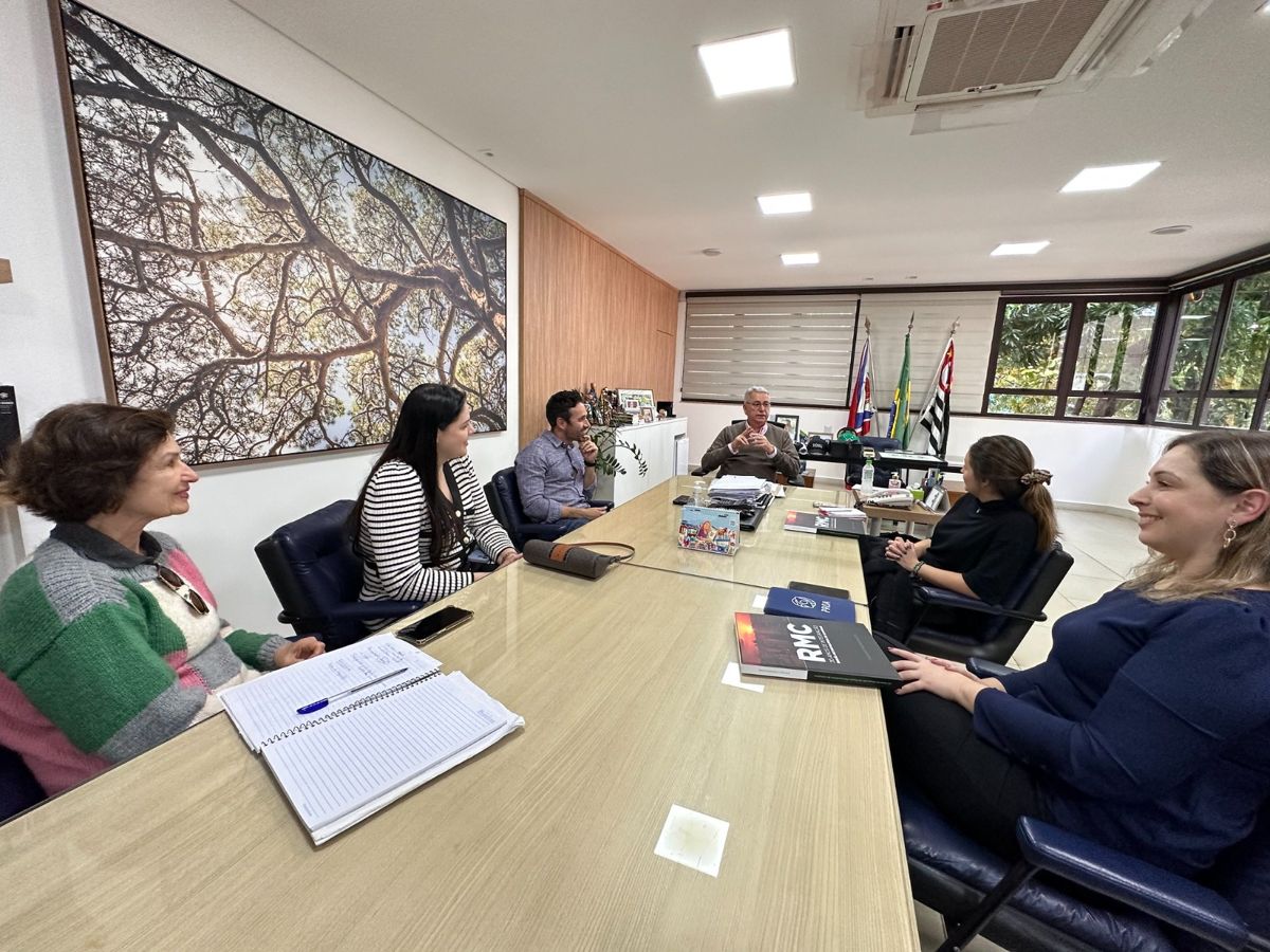 Prefeito Chico anuncia parceria para promover desenvolvimento profissional de jovens de escolas públicas