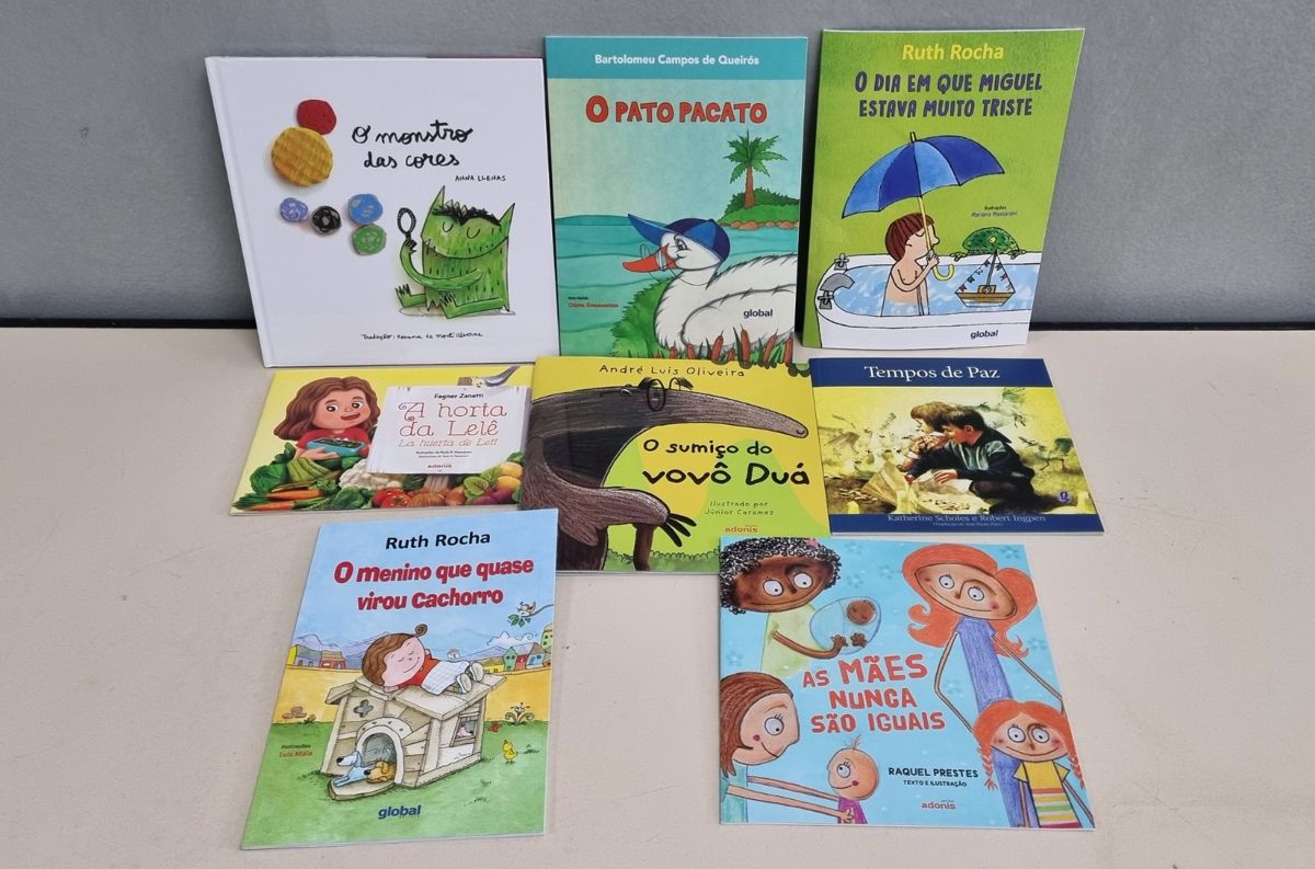 Bibliotecas e salas de leitura das escolas recebem mais de 850 livros