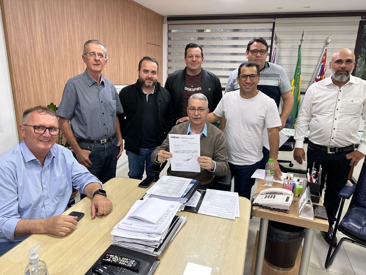 Prefeito Chico assina ordem de serviço para recapeamento de 49 vias