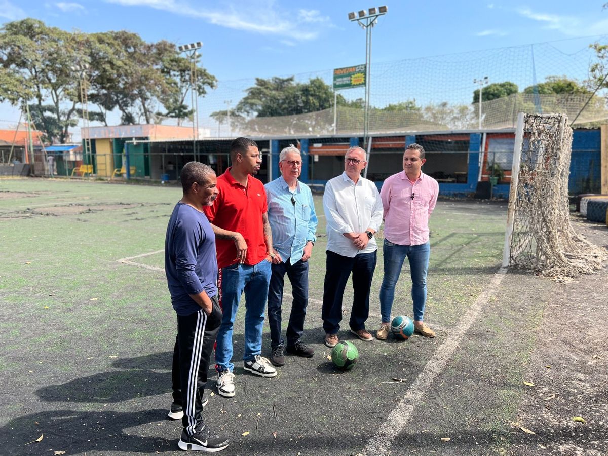 Chico anuncia reforma do campo society do Zanaga
