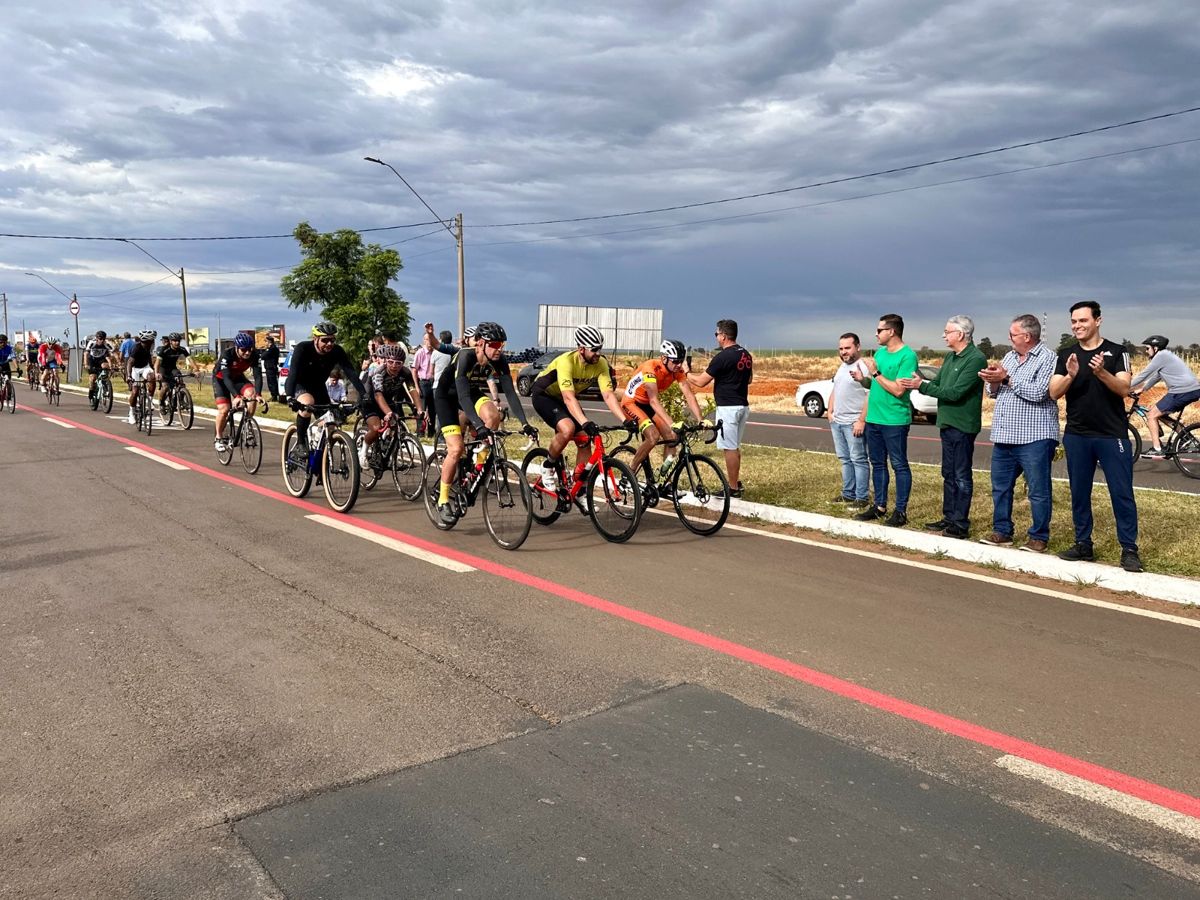 Prefeitura entrega ciclofaixa na região do Terramérica