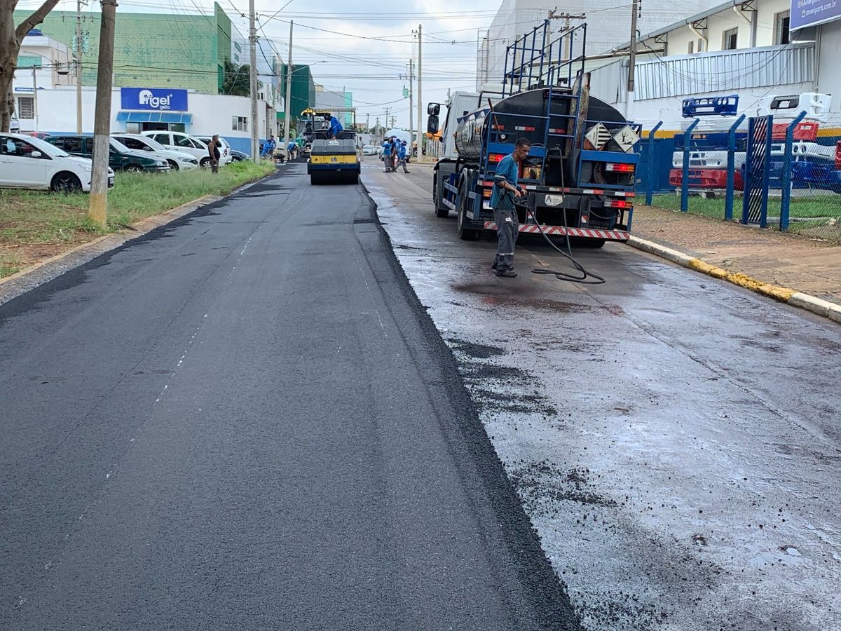 Prefeitura inicia recapeamento no Jardim Helena