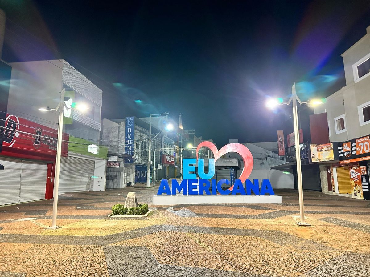 Prefeitura instala iluminação de LED no letreiro turístico do calçadão