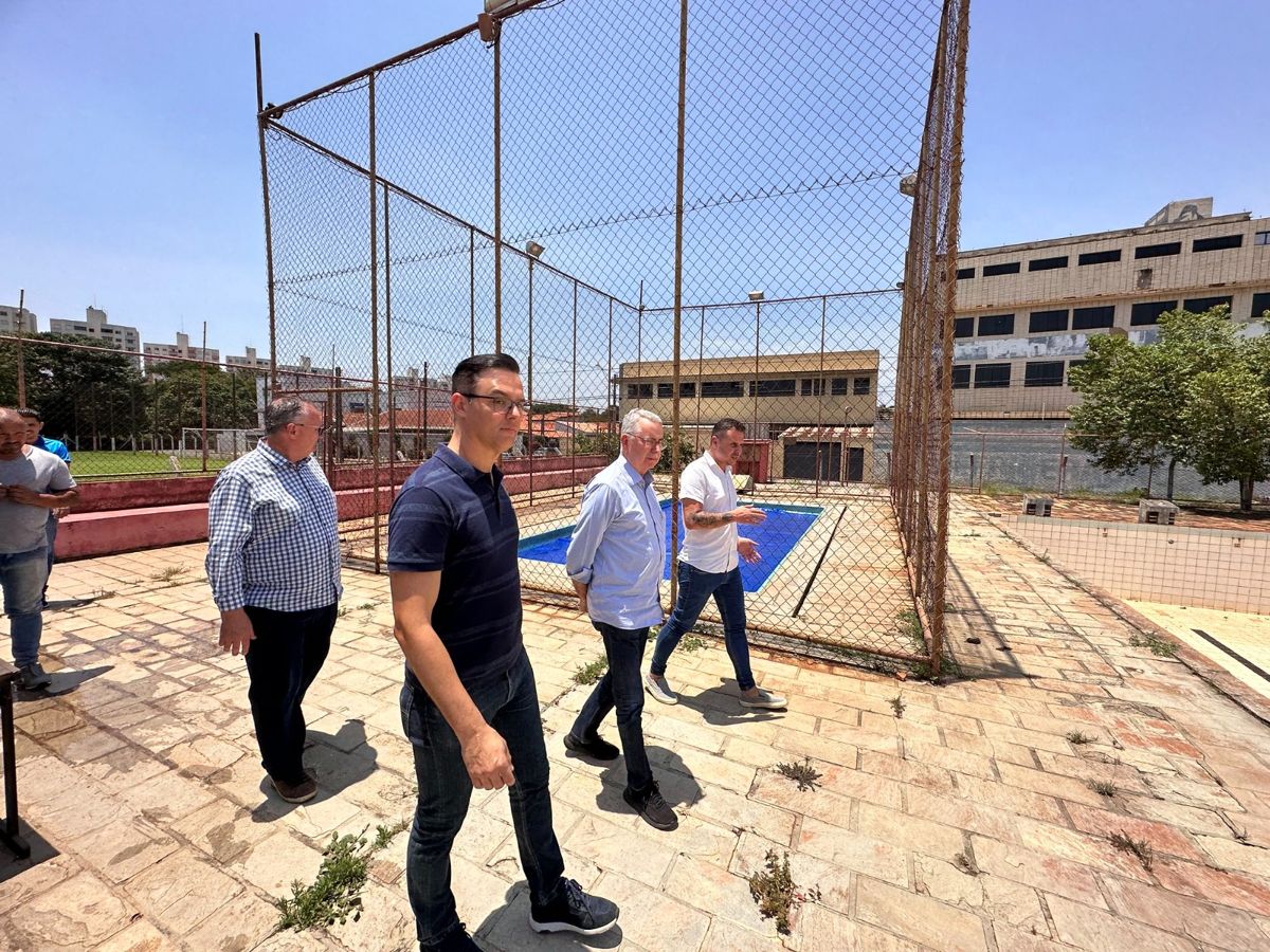 Prefeito Chico anuncia revitalização da Praça de Esportes do Nova Americana