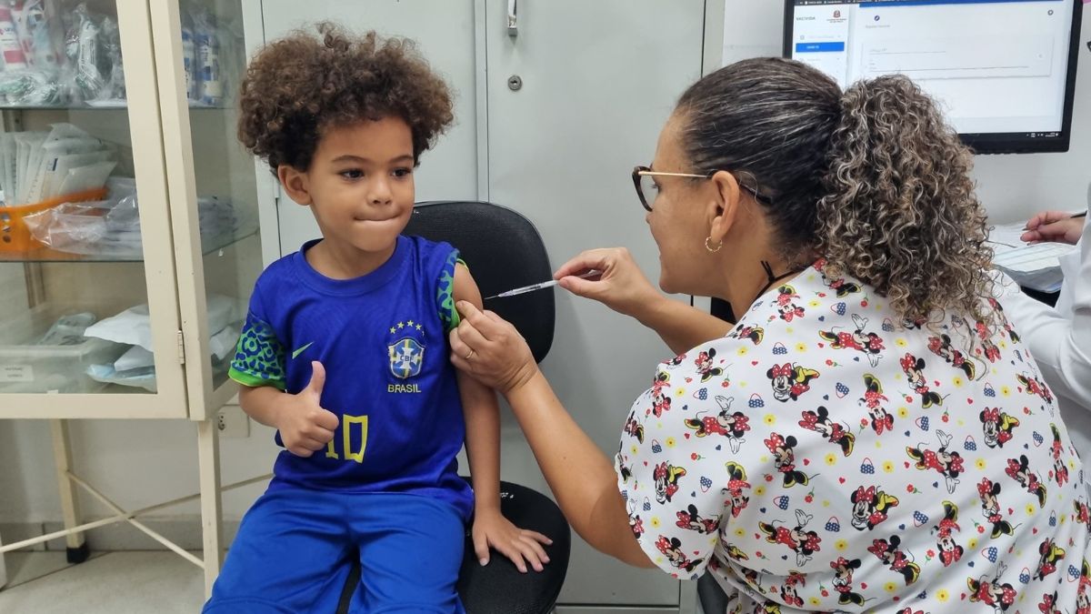 Americana prorroga campanha de multivacinação para menores de 15 anos