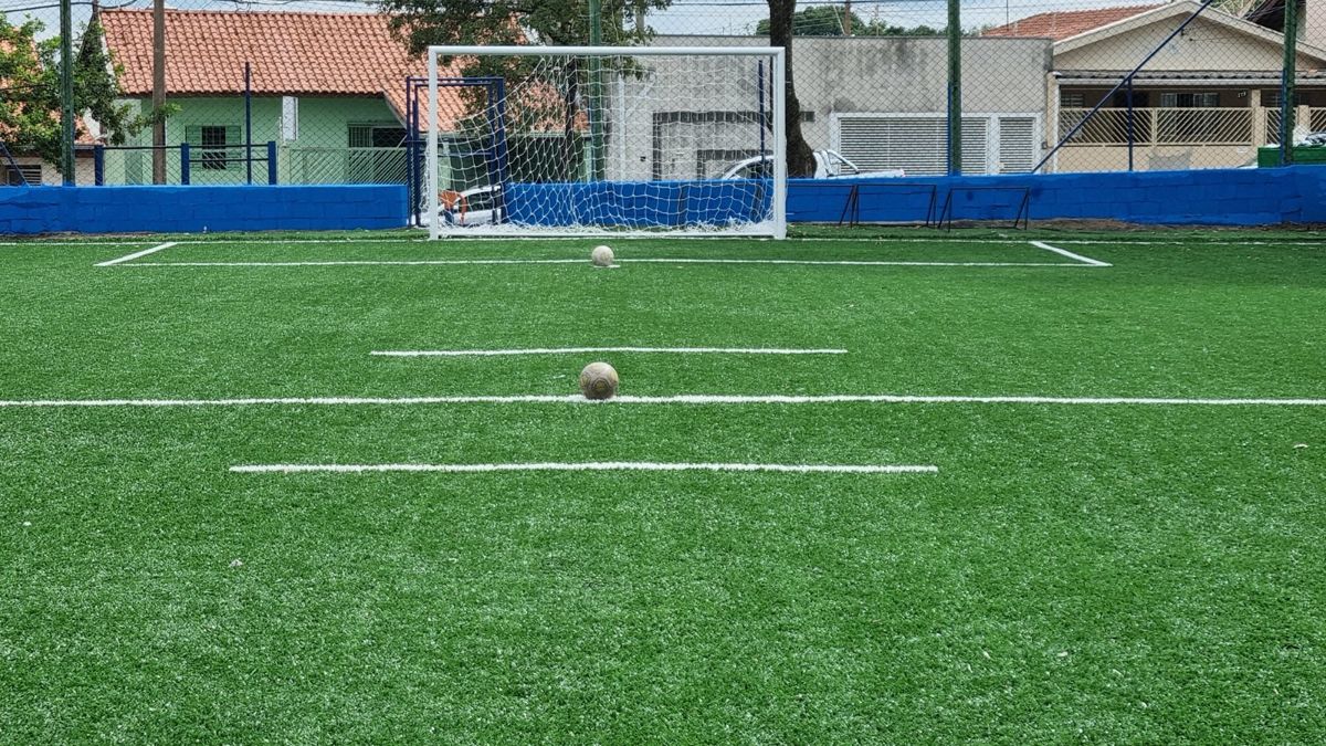 Prefeito Chico entrega revitalização do campo society do Zanaga nesta sexta-feira
