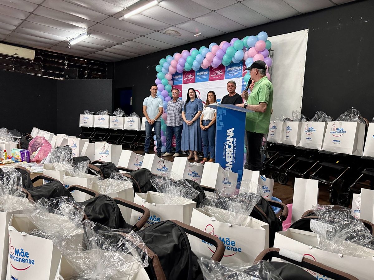 Prefeito Chico entrega kits de enxoval para gestantes do programa Mãe Americanense