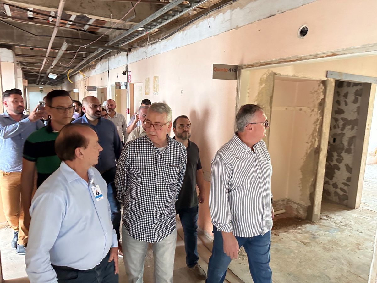 Prefeito Chico vistoria reforma da Maternidade do HM