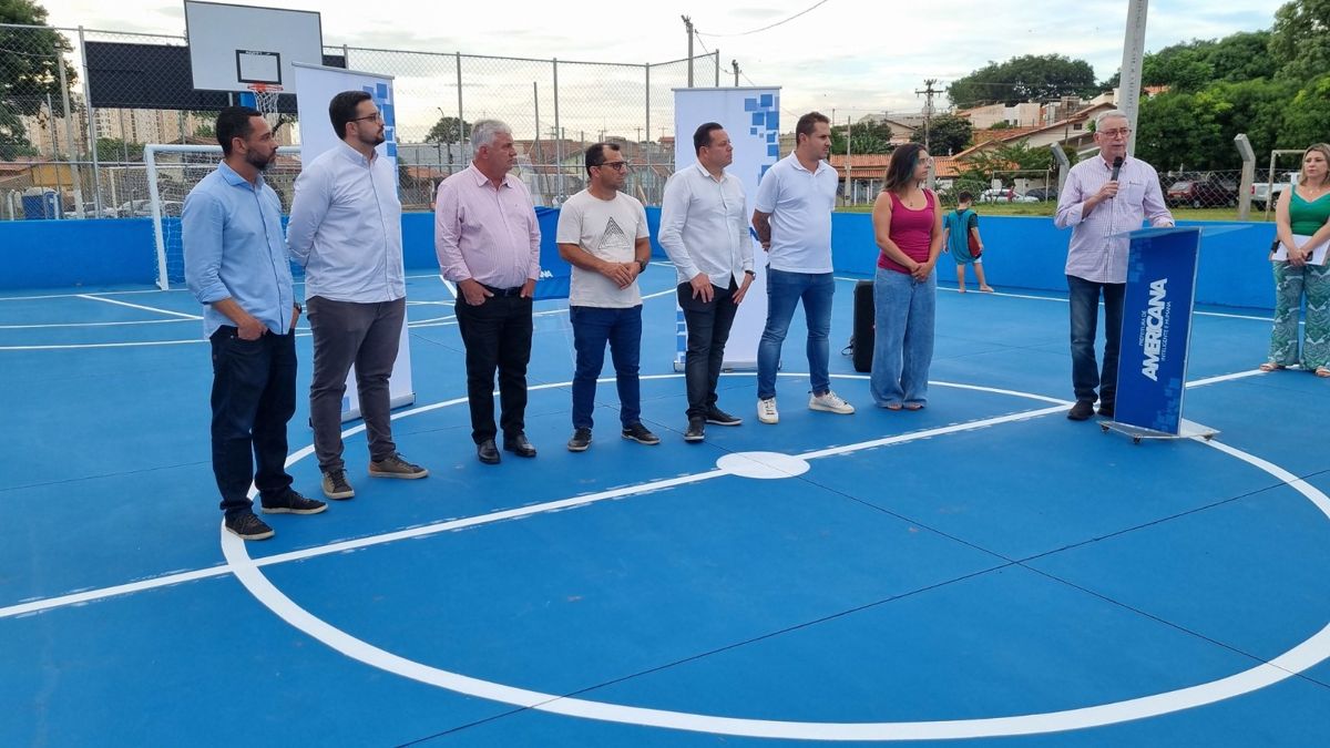 Prefeito Chico entrega revitalização da Praça de Esportes do São Manoel