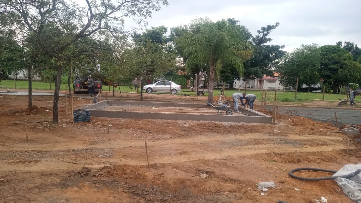 Construção de praça no Mário Covas avança com Espaço Pet e quadra