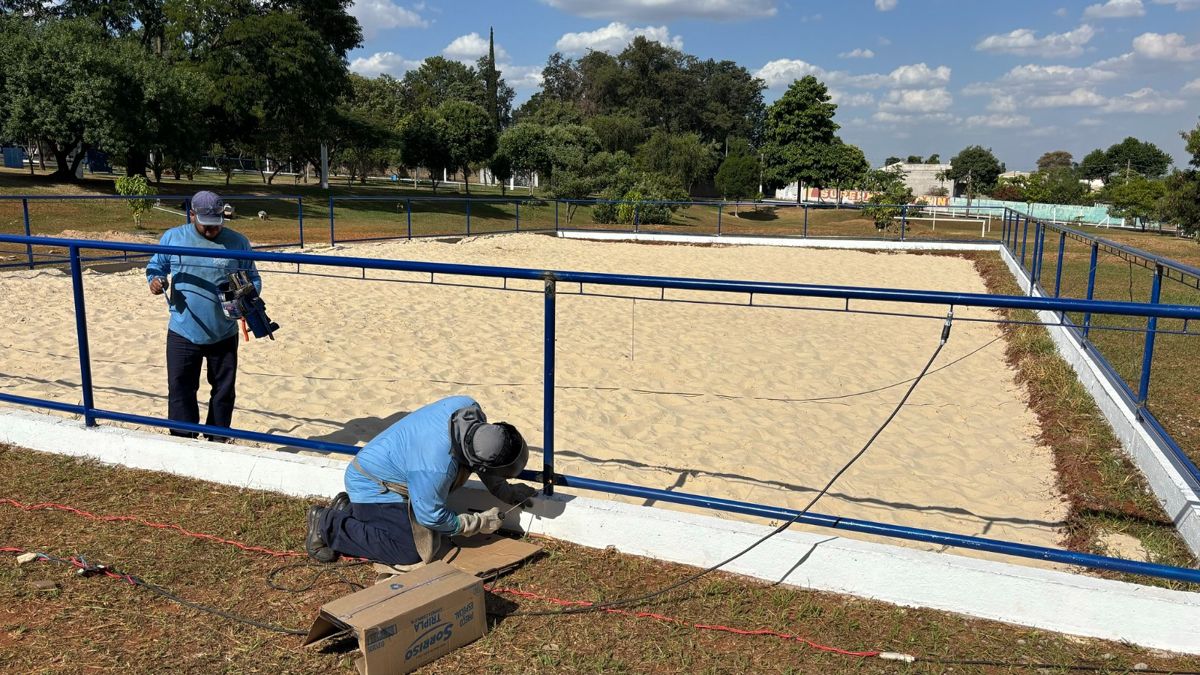 Obras em quadra de areia e campo avançam no Parque das Nações e Novo Mundo