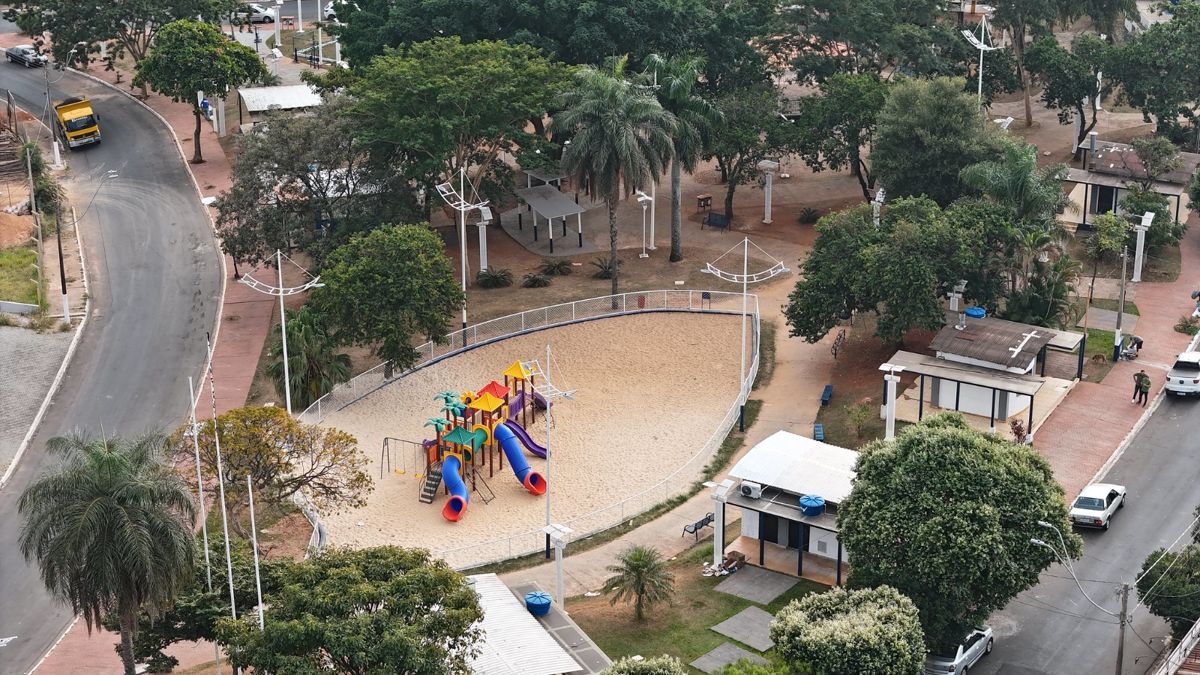 Prefeitura entrega revitalização da Praça Vinicius de Moraes, no Zanaga, neste sábado