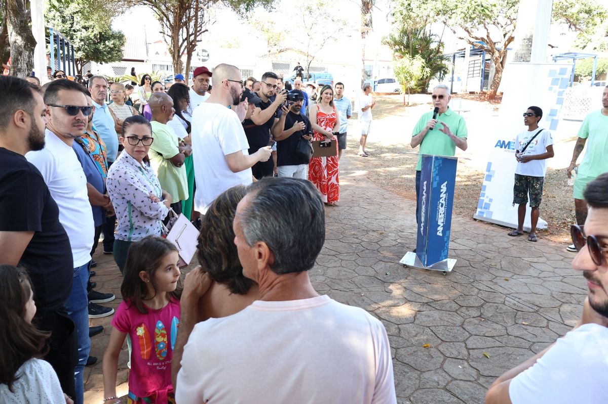 Prefeito Chico entrega revitalização da Praça Vinicius de Moraes, no Zanaga