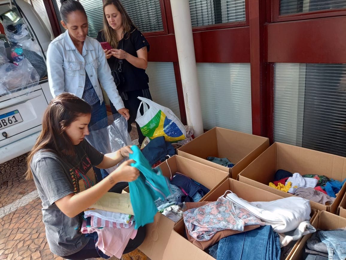 Prefeitura arrecada agasalhos neste sábado em drive-thru na Avenida Brasil