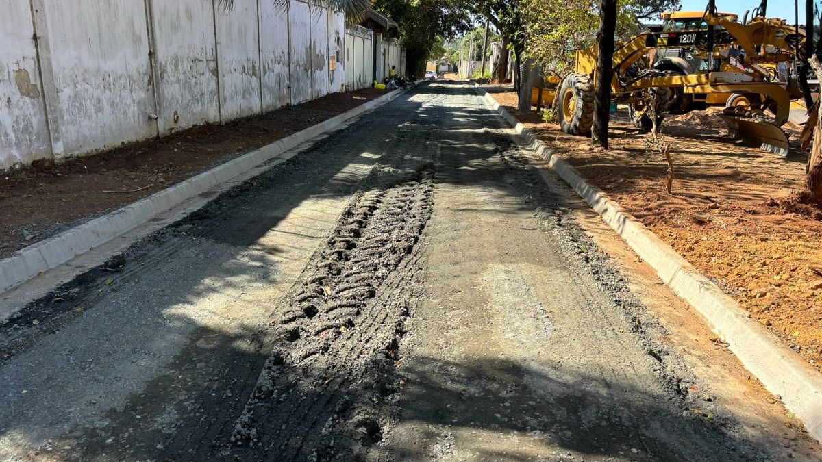 Avançam as obras de pavimentação na região da Praia dos Namorados