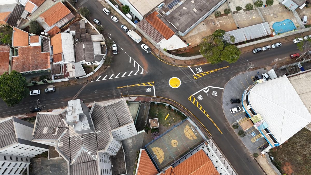 Prefeitura implanta rotatória na Cidade Jardim