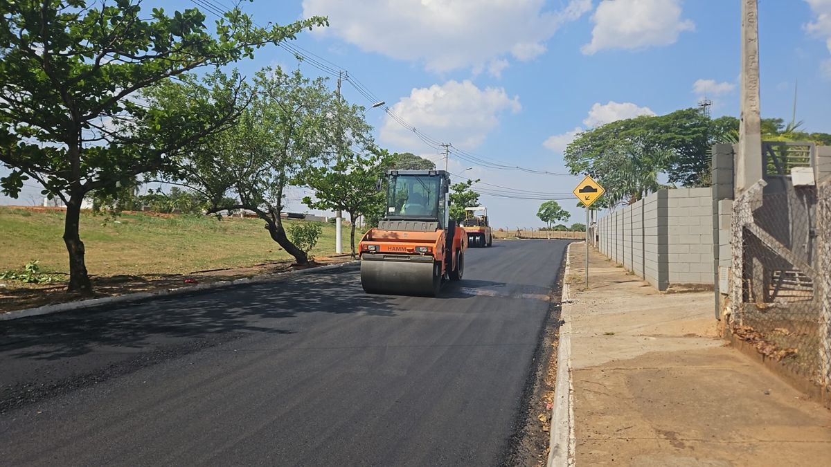 Recape de avenidas na região da Praia Azul é concluído