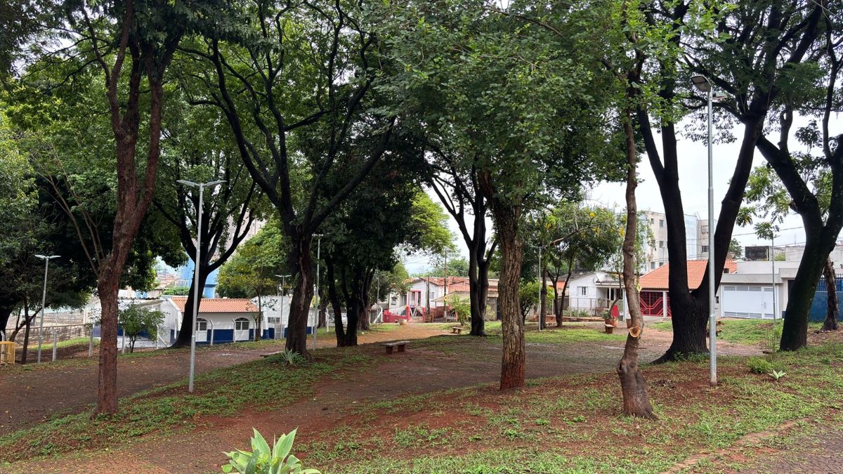 Prefeitura instala iluminação de LED em praça do Cordenonsi