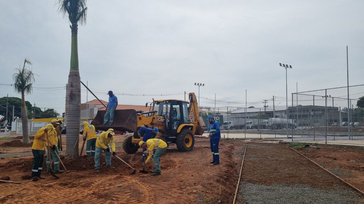 Nova praça de esportes na região do Portal recebe plantio de palmeiras