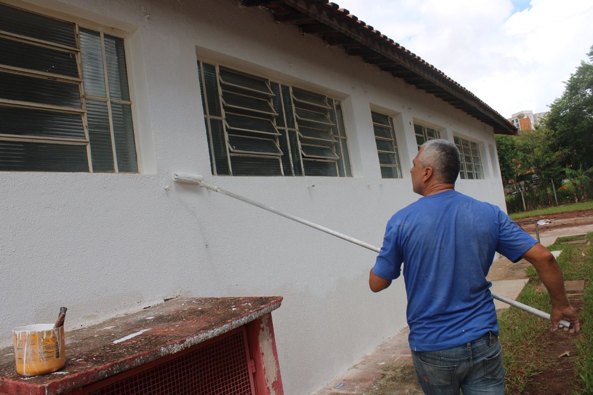 UBS São Domingos: Prefeitura conclui cobertura na área da farmácia e inicia pintura externa