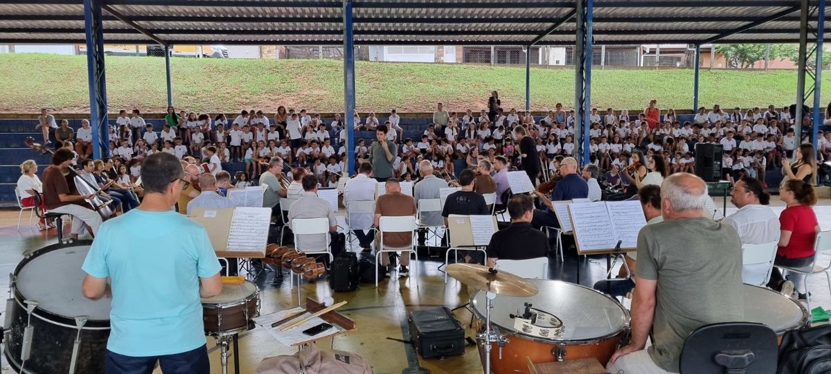 Orquestra de Americana faz concerto didático em escola da rede municipal de Educação