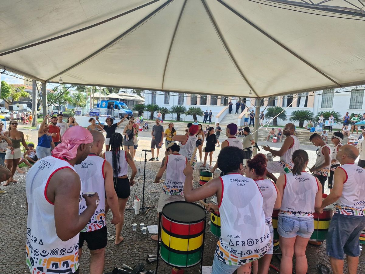 “Carnaval Tô Pela Rua” faz sucesso no Centro de Americana