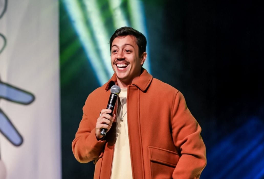 Teatro Municipal de Americana recebe o stand up “Novo Show”, com Renato Albani