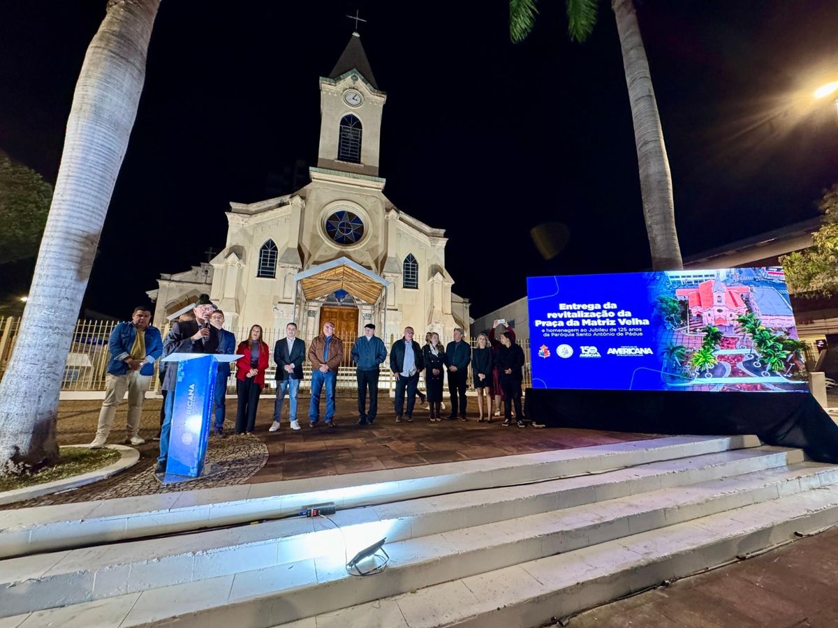 Prefeito Chico entrega revitalização da Praça da Matriz Velha de Santo Antônio