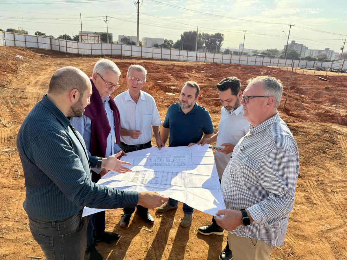 Prefeito Chico acompanha início da construção da UBS do Jardim Jacyra