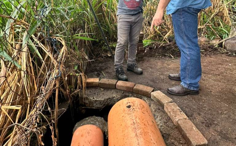 DAE implanta coletor de reforço na Estrada de Carioba para ampliar capacidade de escoamento de efluentes