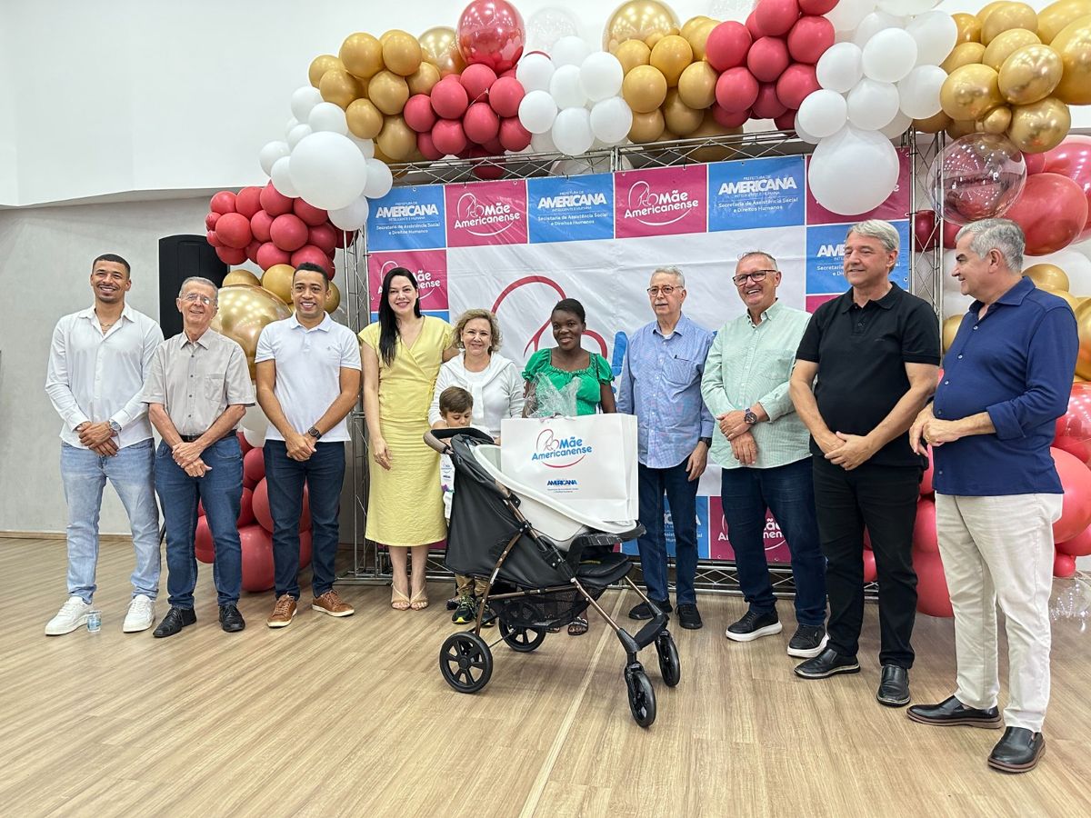 Prefeito Chico entrega kits de enxoval para gestantes do Mãe Americanense