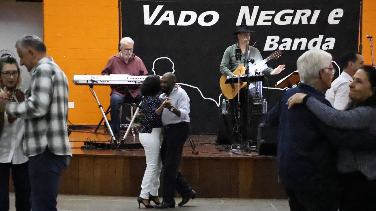 Última edição do Baile da Melhor Idade de 2025 acontece nesta quarta-feira no CIVI