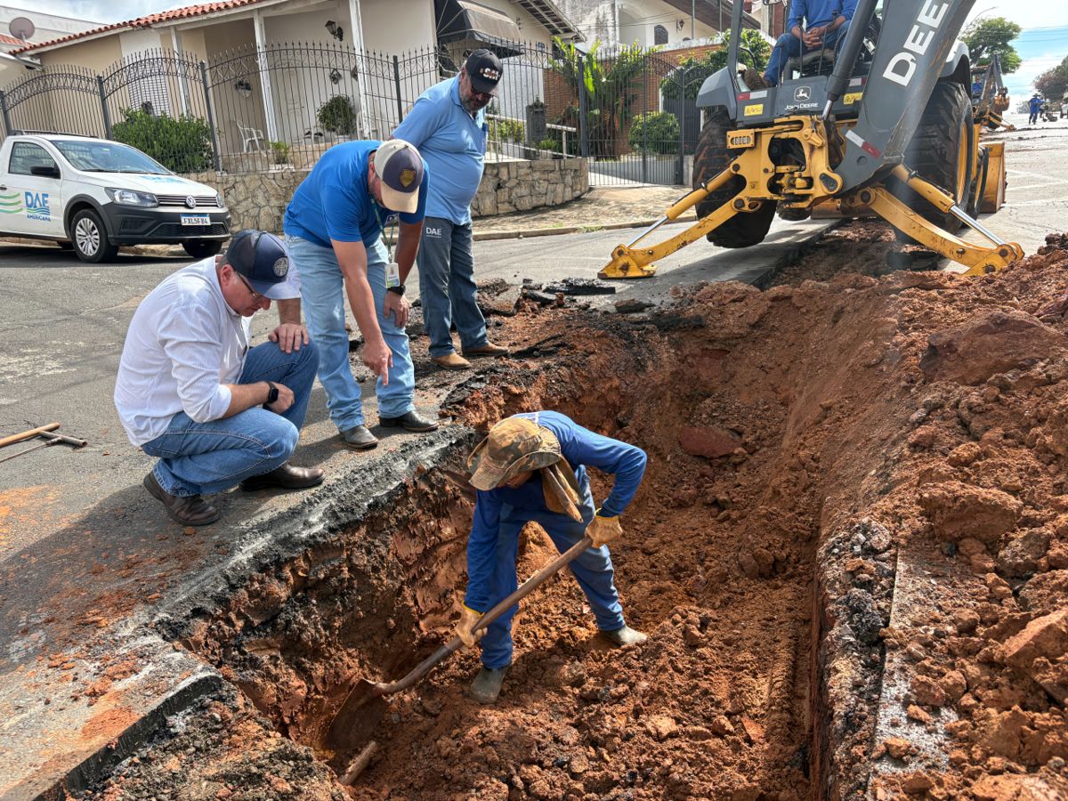 DAE moderniza trecho de rede no bairro Colina com substituição de tubulação antiga por PVC