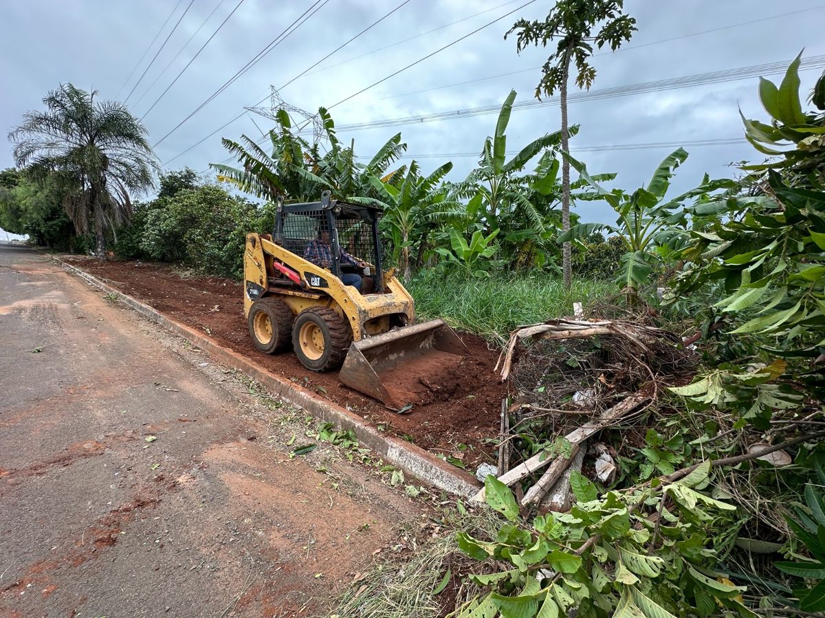 Começam as obras de construção de calçada em cruzamento no Parque Universitário