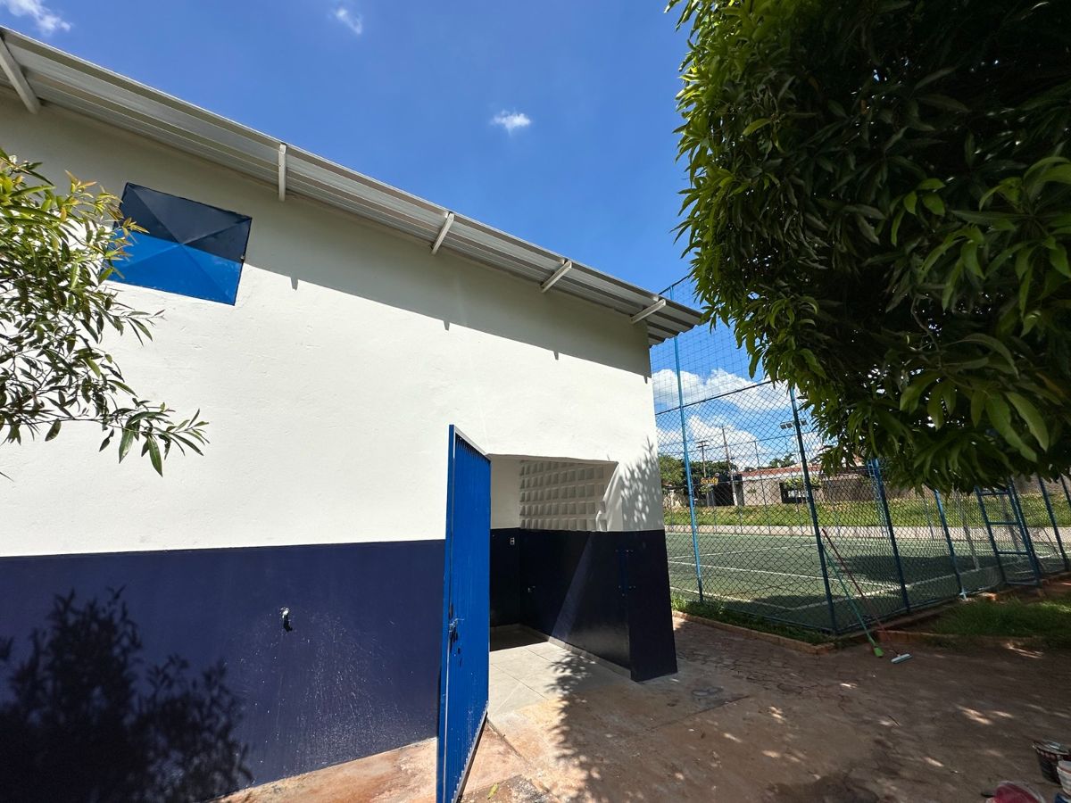 Construção de banheiros públicos em praça no Jardim Alvorada entra na fase final