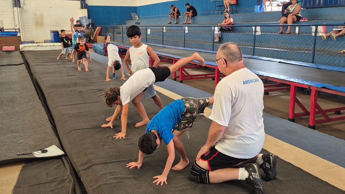 Escolinha de ginástica artística masculina tem vagas abertas para aulas gratuitas no Centro Cívico