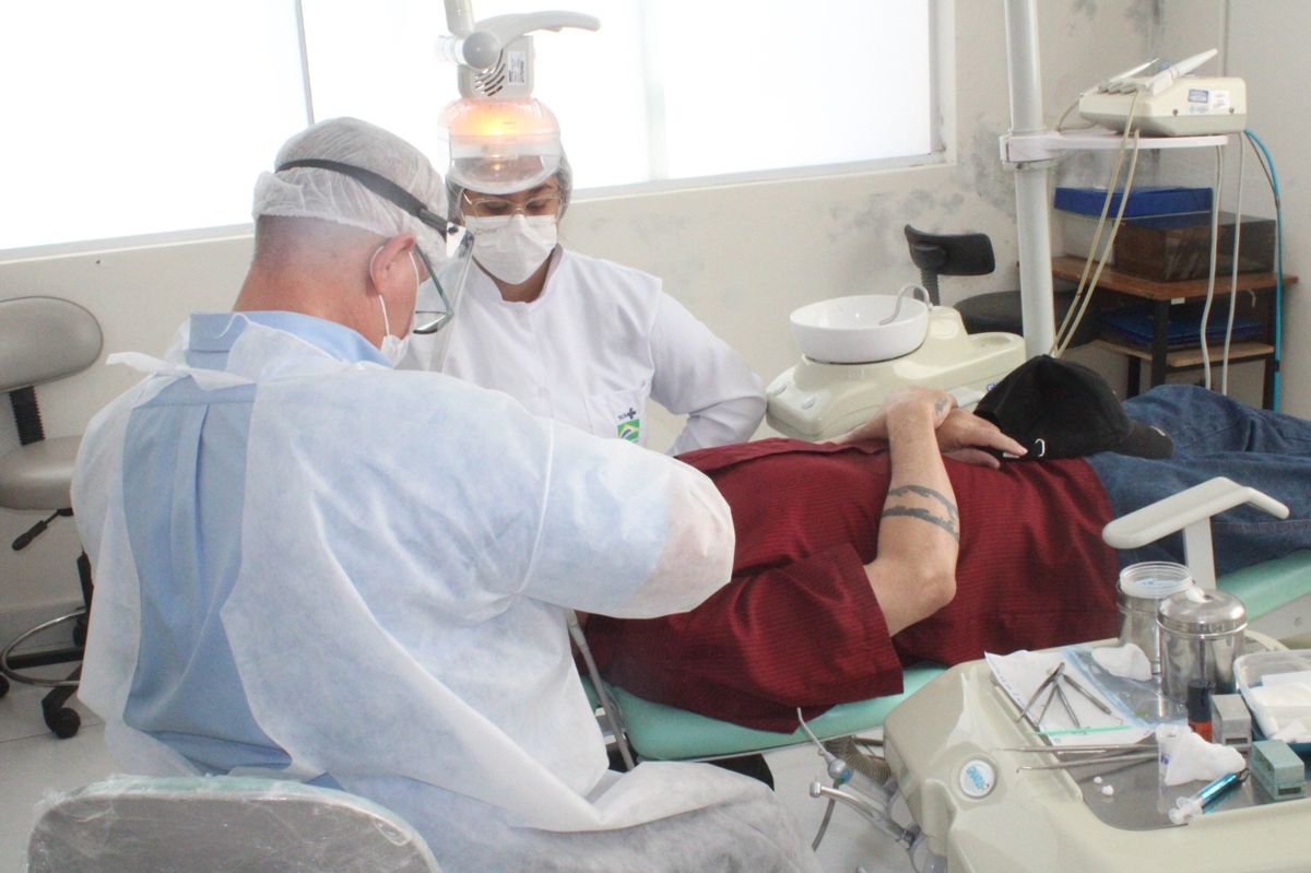 Plantão odontológico aos finais de semana e feriados realiza mil atendimentos em um ano