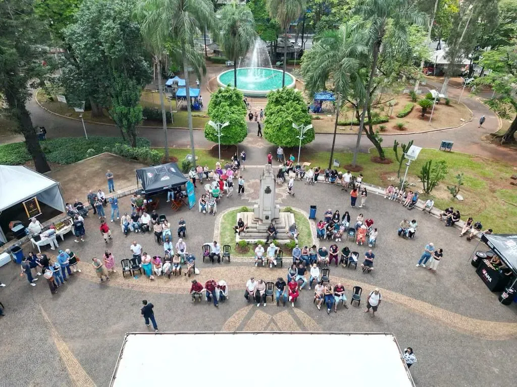 O prefeito Chico Sardelli prestigiou o evento ao lado do vice-prefeito Odir Demarchi