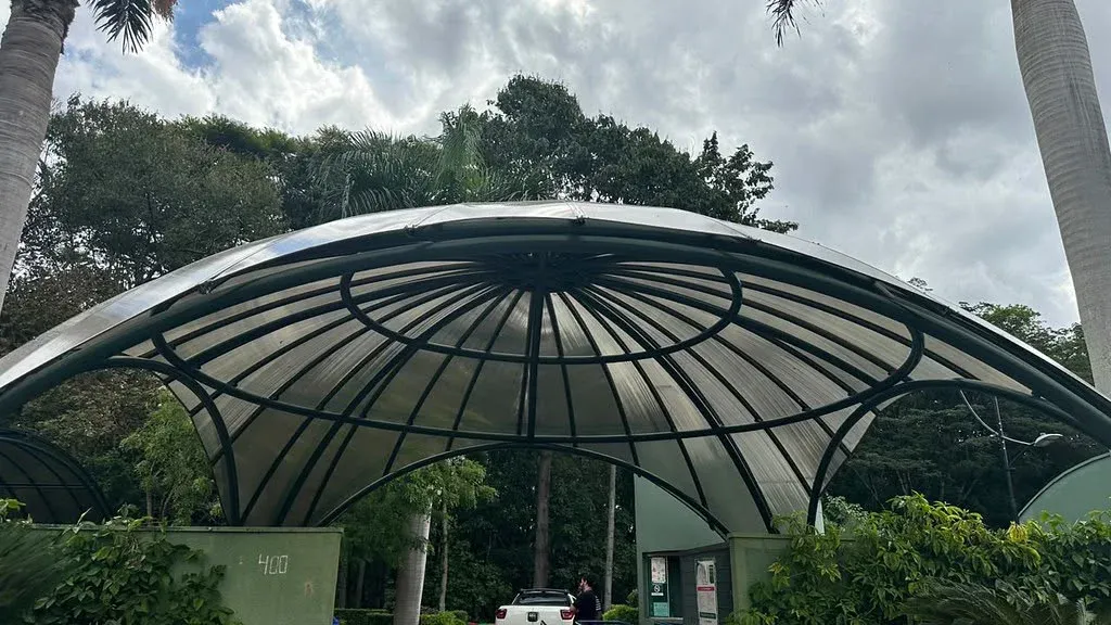 A entrada principal já está reaberta ao público.