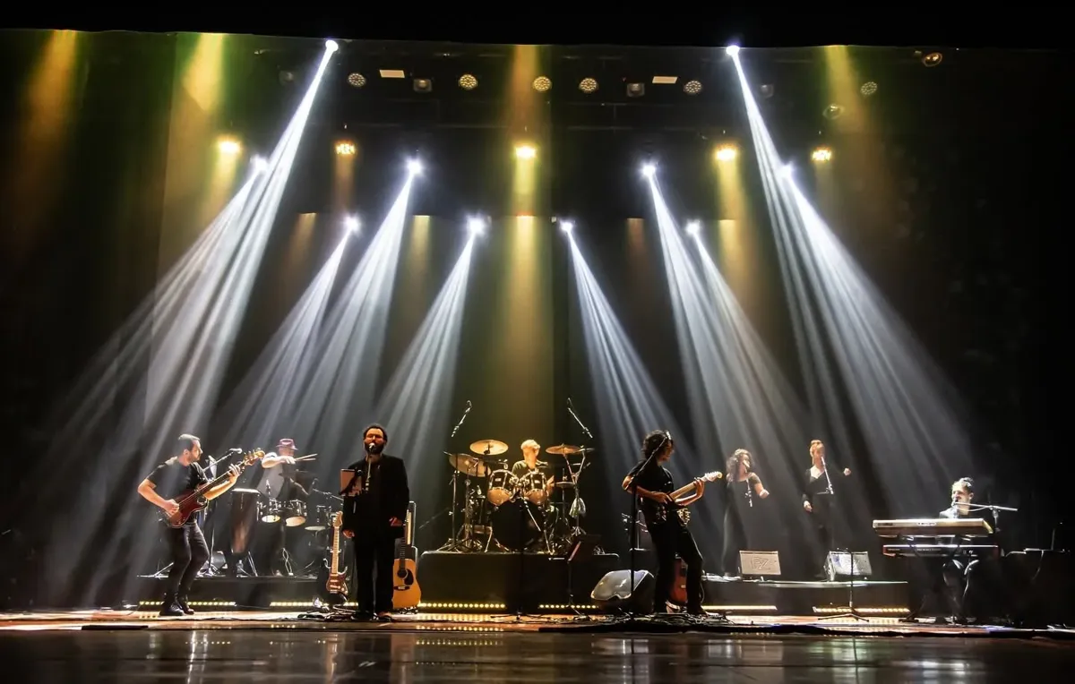 O espetáculo promete ir além da música para entregar uma experiência audiovisual imersiva e completa