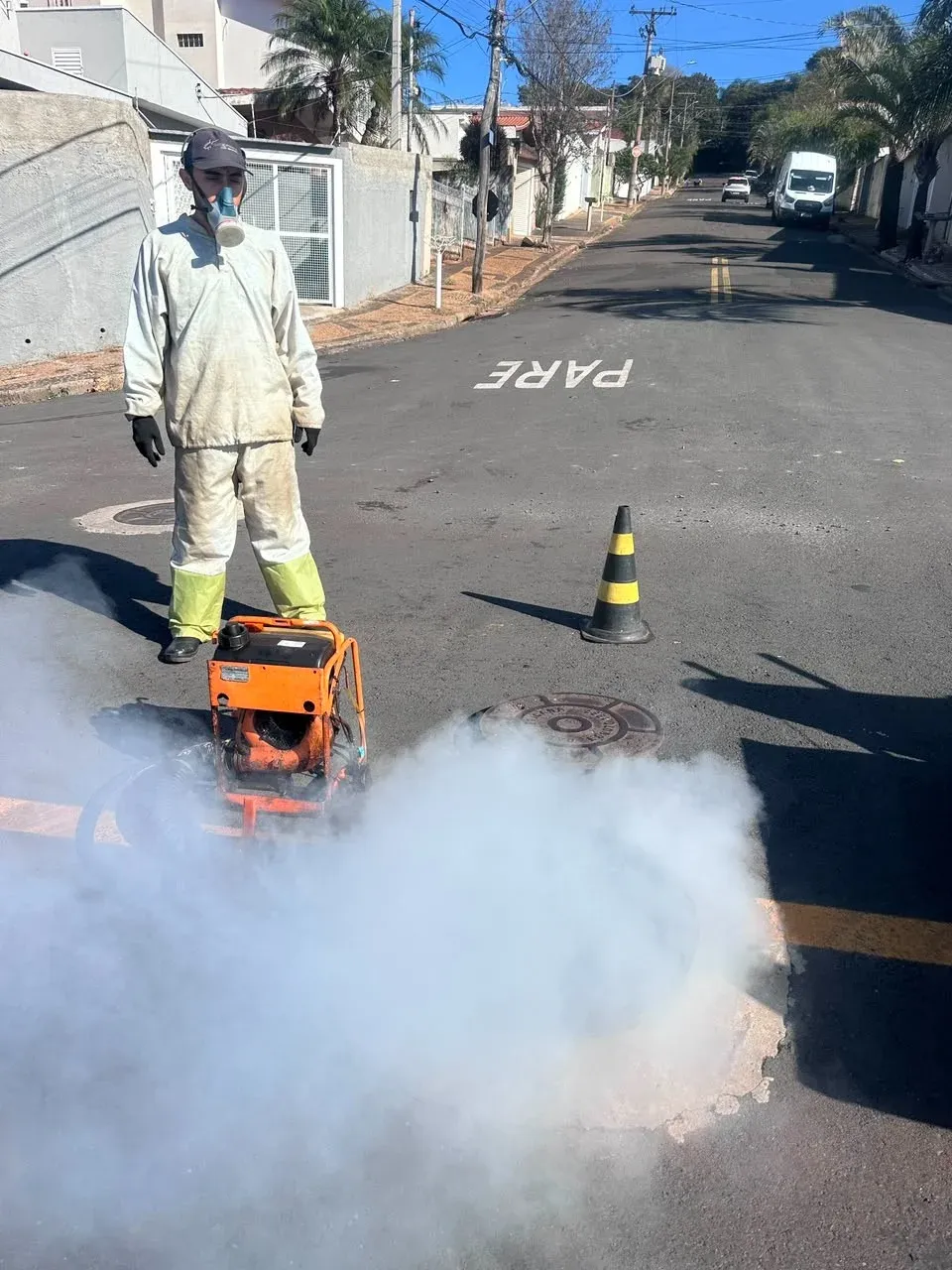 A ação tem como objetivo combater pragas urbanas, como baratas e roedores