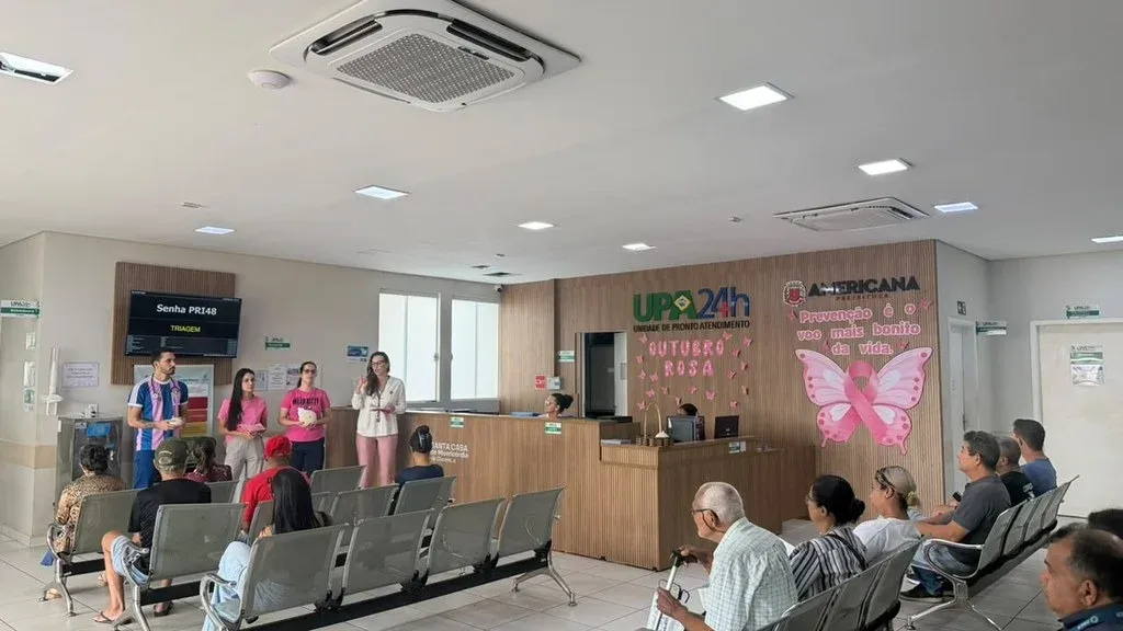 Atividade foi realizada na recepção da unidade e contou com a participação de pacientes e acompanhantes