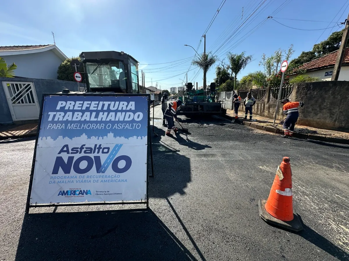 As obras incluem a demolição do pavimento antigo, fresagem e aplicação de nova massa asfáltica