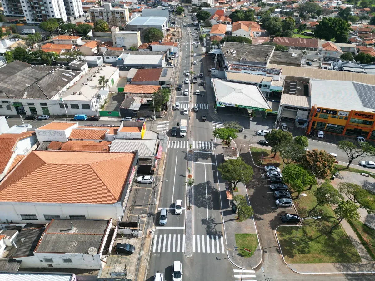 Intervenções incluem a pintura de faixas de pedestres, linhas contínuas e tracejadas, áreas zebradas, entre outras ações