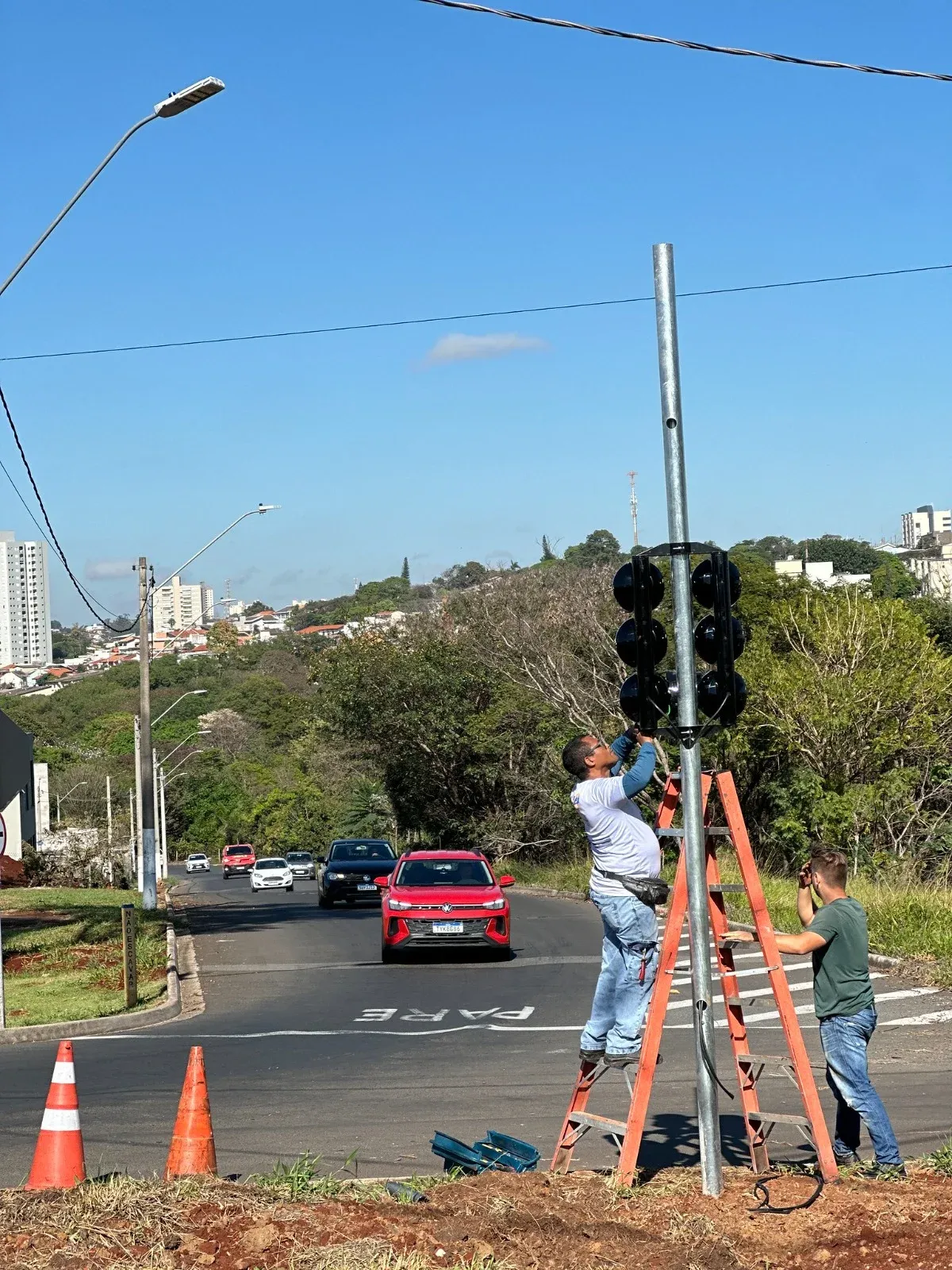 O local receberá quatro conjuntos de equipamentos para auxiliar no controle do tráfego de veículos e promover mais segurança no trânsito